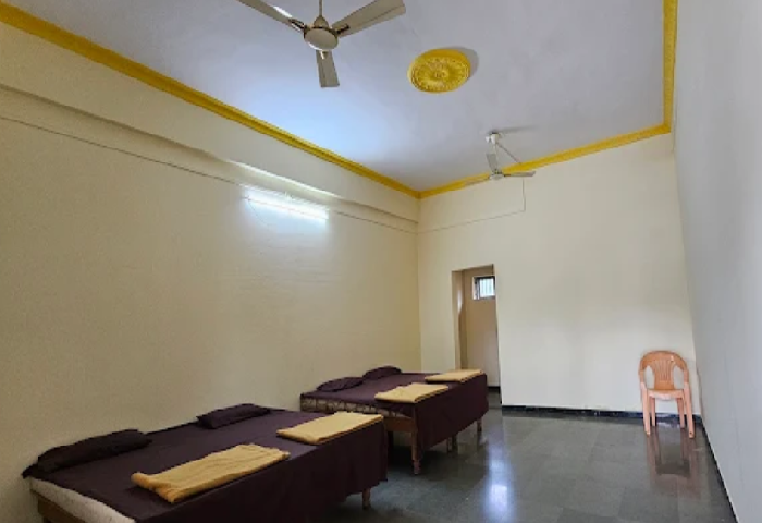 1 x 4 Bed Room
